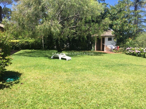 Casa En Venta En Mansa Punta Del Este - Ref: 3758