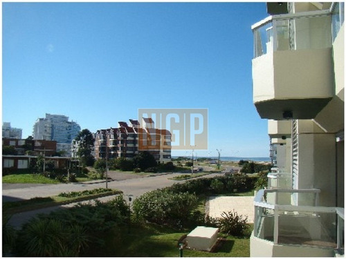 Apartamento En Brava, 2 Dormitorios *-ref:1075
