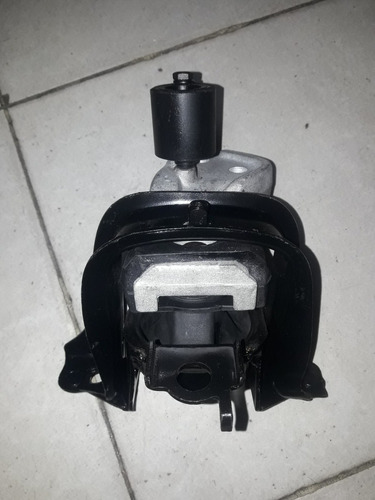 Base Motor Derecha Yaris 99-05 12305-21060 Por**55v**