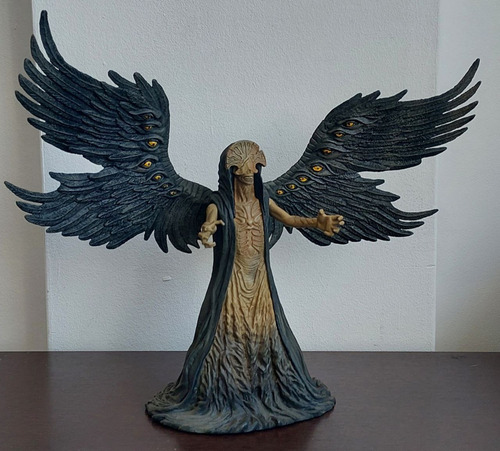 The Angel Of Death The Golden Army Série 2 Hellboy 2 Mezco (Usado)