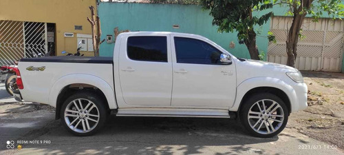 Toyota Hilux 2014 2.7 Srv Cab. Dupla 4x4 Flex Aut. 4p