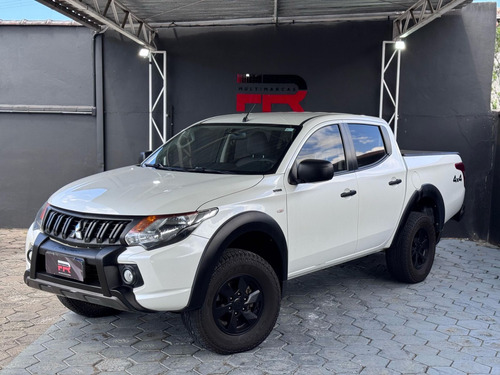 Mitsubishi L200 Tri. Outd. GLX 2.4 CD 4x4 Die. Mec.