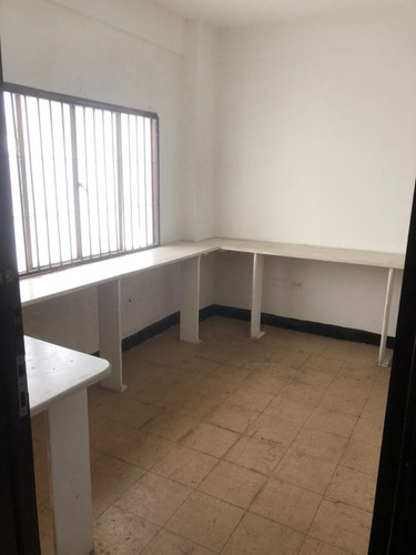 Jcm - Edificio En Venta En El Centro De Caracas, Cerca De La Plaza Bolívar. Uso Comercial / Oficinas. Ideal Para Tiendas Por Departamento