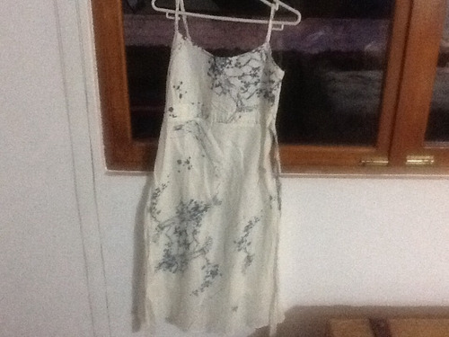 Vestido Blanco Con Diseños Tipo Acuarela En Celeste, Tela