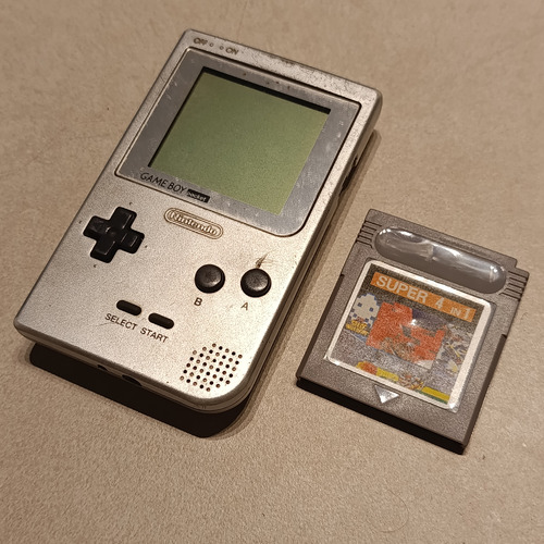 Nintendo Game Boy Pocket Standard Color Silver Con Juego Gris (Usado)