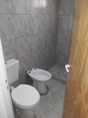Casa En Venta - 2 Dormitorios 1 Baño - Cochera - 1.050mts2 - Bordenave, Puán