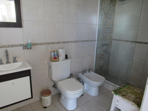 Casa En Venta - 3 Dormitorios 3 Baños - Cochera - 1.600mts2 - Chivilcoy