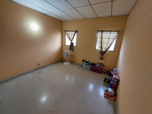 Imagen 6 de 14 de Venta De Casa Sobre Terreno De 692 M2 En Chanis 22-1999gg