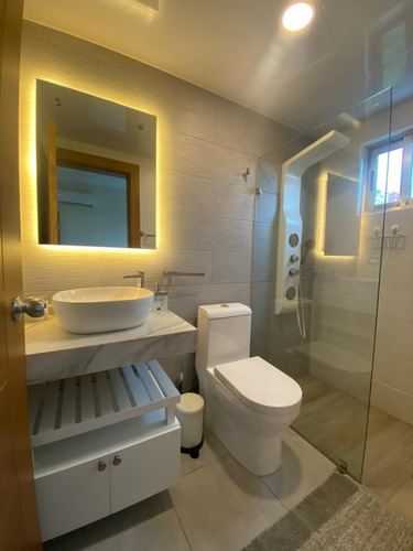 Imagen 11 de 22 de La Esperilla - Apartamento En Alquiler Amueblado - Código: Man-00110 Piso 5 2 Habitaciones Balcón Sala Comedor Lobby Área Social Con Bbq Piscina Gimnasio Área Infantil Salón De Eventos