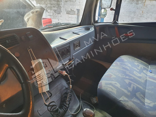 Caminhão L1620 - 6x2