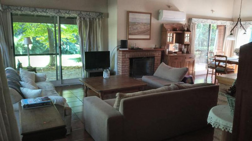 C.c. Los Cardales 4 Dorm. (2 Suits)250 M² Cub. Sobre 1 Lote, A Mts D La Entrada.