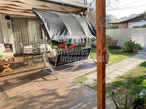Imagen 2 de 27 de Casa En Venta De 5 Dorm. En Las Condes