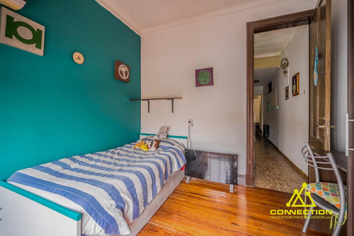 Casa 6 Ambientes En Venta. Banfield Con Pileta