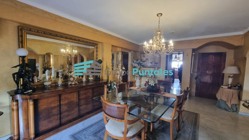 Excelente Piso Con 4 Dormitorios En Pleno Centro De Monte Grande Con Vista Abierta A La Plaza