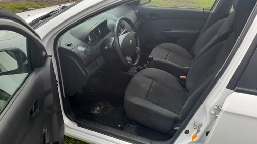 Imagen 10 de 15 de Chevrolet Aveo 2018 1.6 Ls Mt