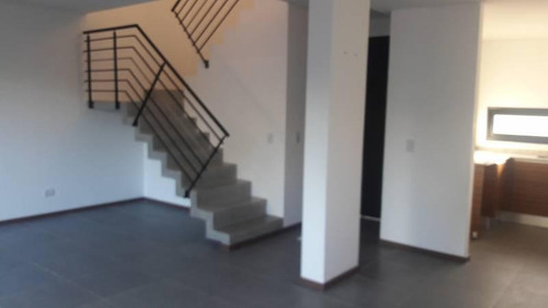 Imagen 7 de 30 de Duplex De 3 Ambientes Con Jardin Y Cochera