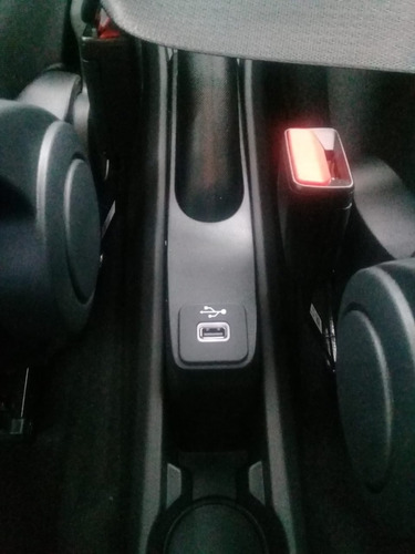 Imagen 9 de 21 de Fiat Toro 1.8 Nafta 170 E-torq Evo Freedom At6