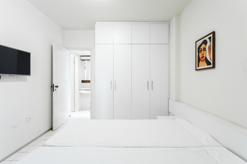 Imagem 22 de 30 de Aluguel Flat Em Boa Viagem - Ibiza 301 - 6º Pavimento - Sala E Quarto, De Frente
