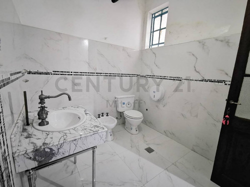 Imagen 8 de 30 de Casa De Estilo En Venta En La Plata