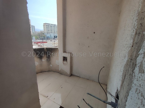 Apartamento En Venta En San Isidro Maracay Aragua 24-20943 Irrr