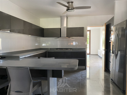 Casa En Venta De 4 Dorm. En Curicó
