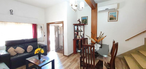 Casa - La Blanqueada. Con Garaje Y Parrillero