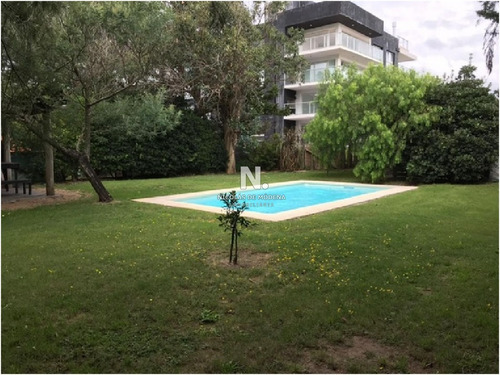 Casa En Pinares Con Vista Parcial Al Mar- Ref: 3807