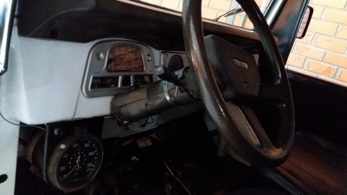 Toyota Jardineira 15 Passageiros