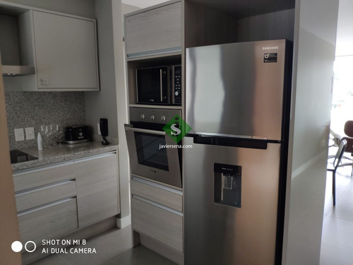 Venta De Apartamento En La Roosevelt, 2 Dormitorios, 2 Baños, Cerca De Todo. - Ref: 167189