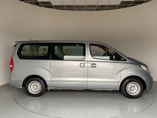 Imagen 8 de 12 de Hyundai H-1 Mini Bus 2.5 2016