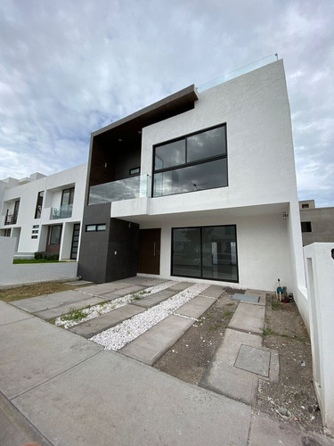 Se Vende Residencia En Zen Life, 3 Habitaciones, Una En Pb, 