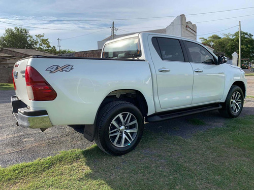 Toyota Hilux 2.8 Cd Srx 177cv 4x4 At 2017