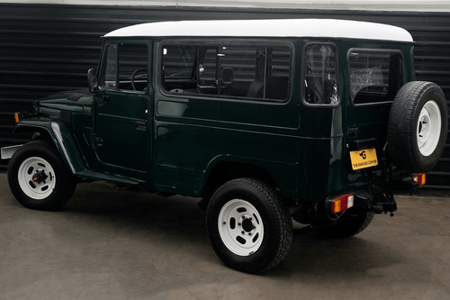 Imagem 8 de 11 de 1983 Toyota Bandeirante