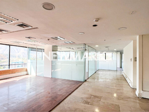 Oficina En Icónico Barrio Financiero En Las Condes
