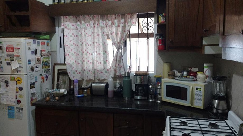 Chalet En Venta En Castelar Sur