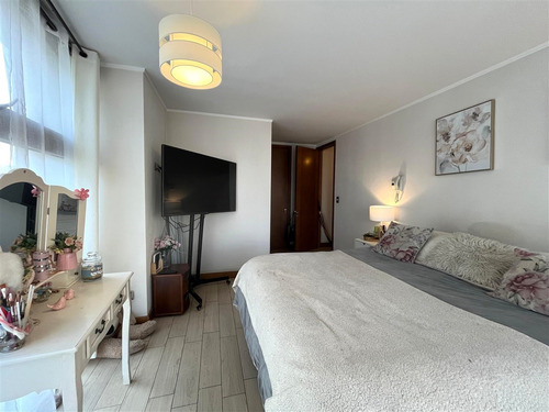 Departamento En Venta De 2 Dorm. En Las Condes 2 Estacionam