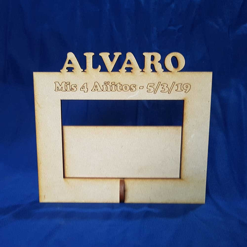 Imagen 2 de 4 de 25 Portaretratos Fibrofacil Con Nombre Personalizados 10x15