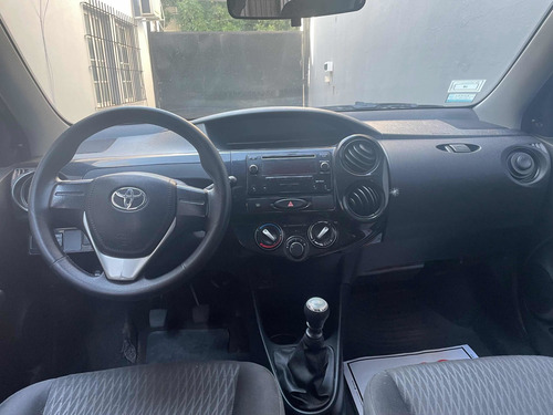Imagen 9 de 12 de Toyota Etios 2018 1.5 X 6mt My19