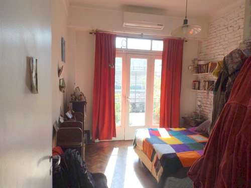Imagen 5 de 14 de Scalabrini Ortíz Al 500, Villa Crespo. Primer Piso Por Escalera. Balcón Corrido Al Frente A La Calle. Superficie 95 M2. 4 Ambientes. 3 Dormitorios. 2 Baños. Dependencias. Patio. Doble Entrada Al Depto