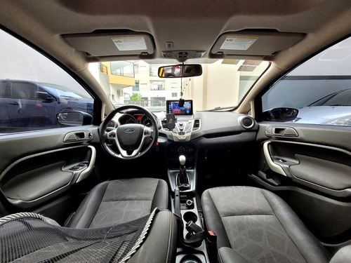Vendo Ford Fiesta 1.6 5 P Titanium Kinetic Design Año 2011