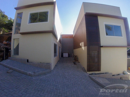 Imagem 10 de 28 de Condomínio De Sobrados No Bairro Itoupava Central, Imóvel Conta Com 2 Dormitórios, Sala, Cozinha, Área De Serviço, Lavabo, Banheiro Social E 1 Vaga De Garagem. - 35710023v