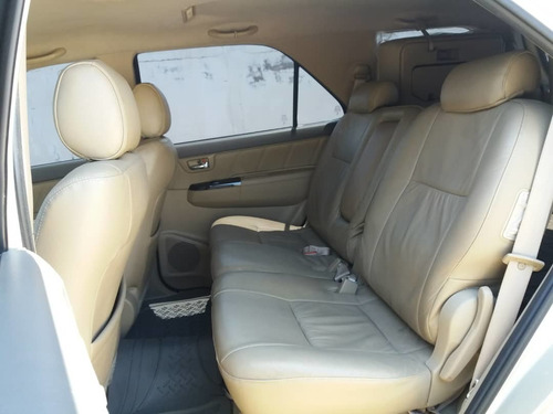 Imagen 12 de 15 de Toyota Fortuner Sr