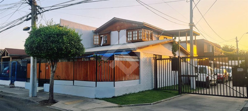 Casa En Venta De 5 Dorm. En Maipú
