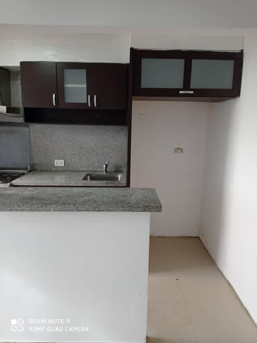 Imagen 1 de 13 de Apartamento En Centro De Maracay 04243178724