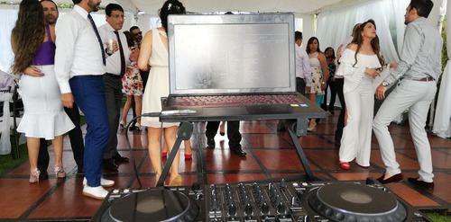 Imagen 8 de 10 de Alquiler Disco Movil Karaoke Dj´s Quito Valles