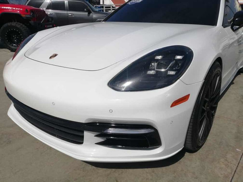 Porche Panamera 4 Europeo