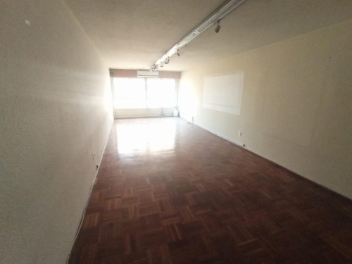 Imagen 10 de 18 de Oficina- Plaza Independencia , 600 M2 , Gge X1, Vista A Tres Frentes , Piso Alto !!