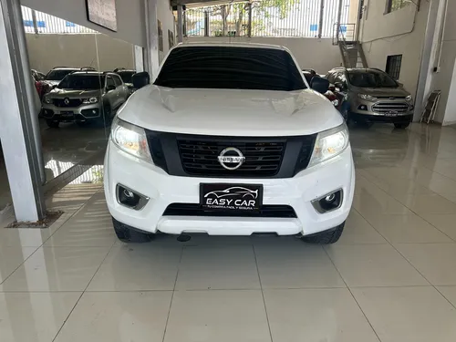 Nissan NP300 Frontier 2.5 Cd 4X4 Se Mt 4P