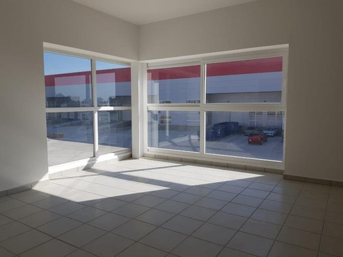 Bodega En Venta En Parque Industrial Cerca Del Aeropuerto