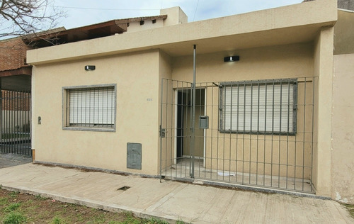 Venta Casa Ph 3 Ambientes Castelar. Con Renta